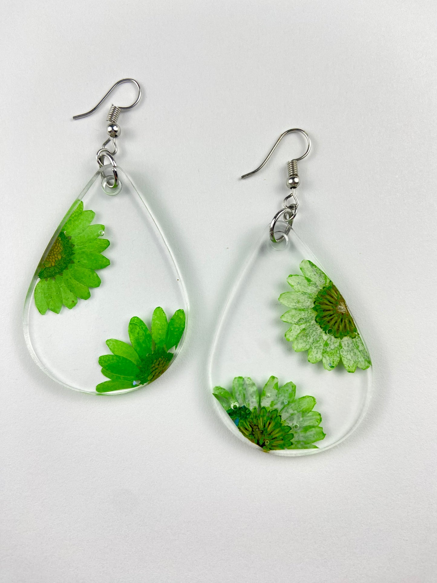 Green Real Flower Daisy Dangle Earrings