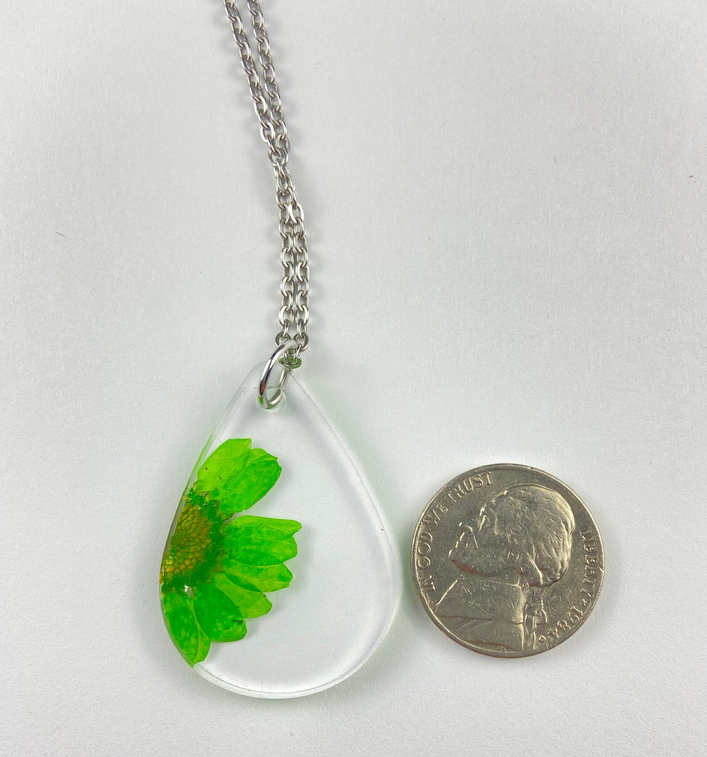 Green Real Flower Daisy Pendant Necklace