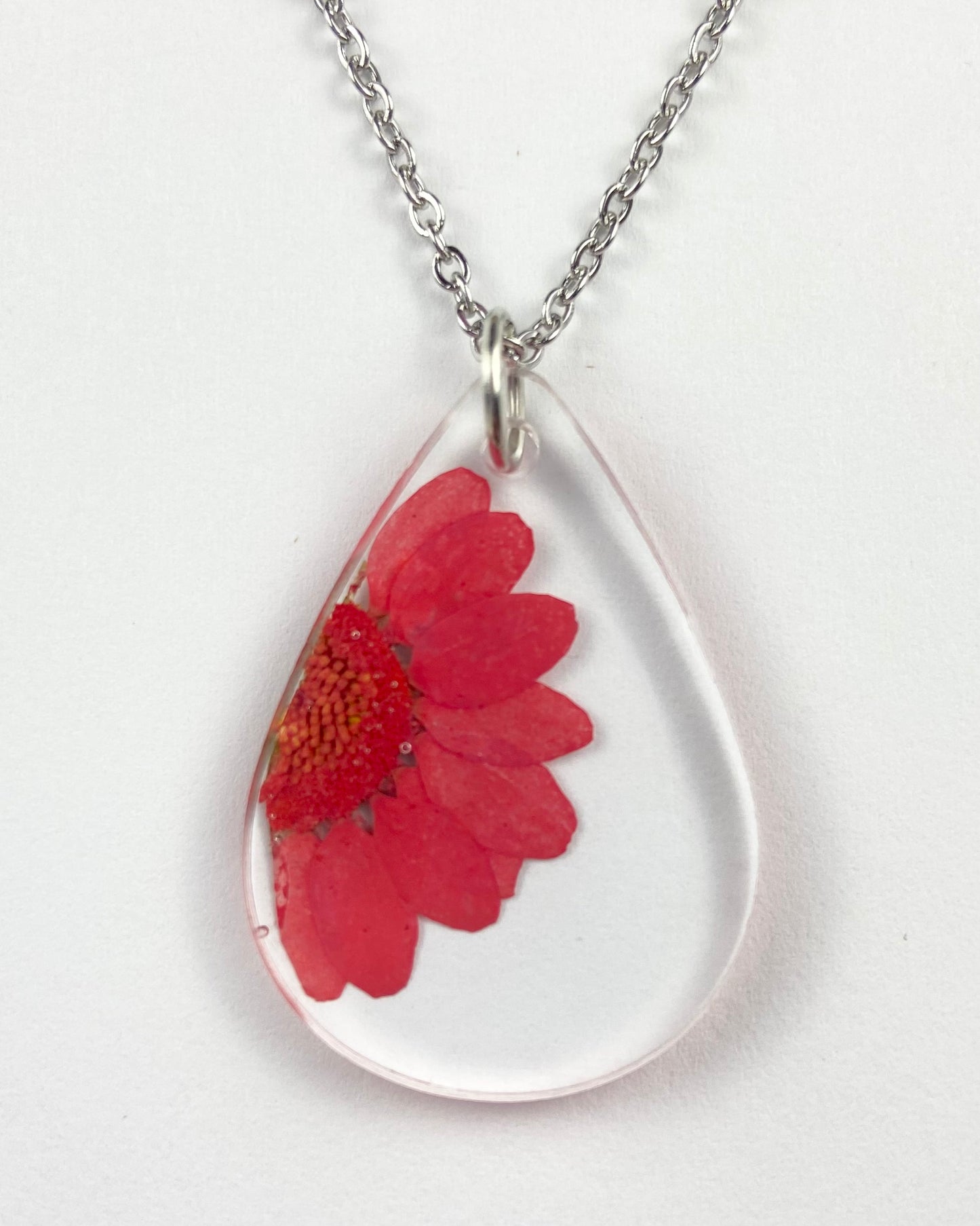 Red Real Flower Daisy Pendant Necklace