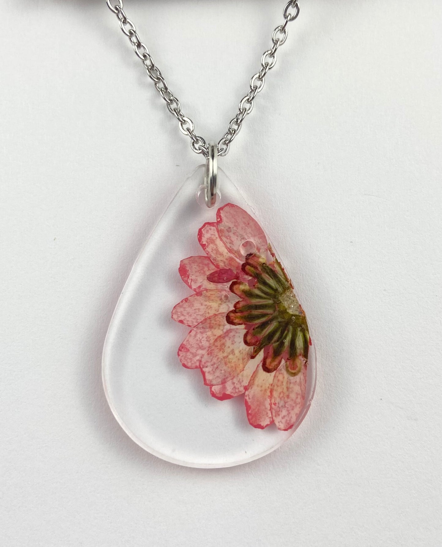 Red Real Flower Daisy Pendant Necklace