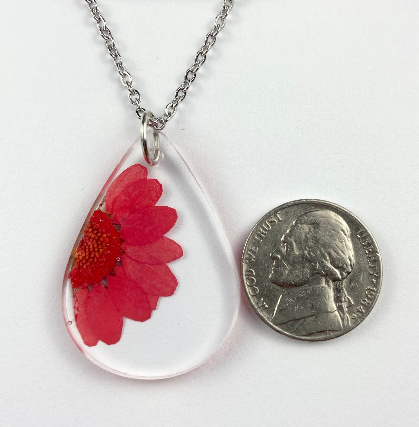 Red Real Flower Daisy Pendant Necklace