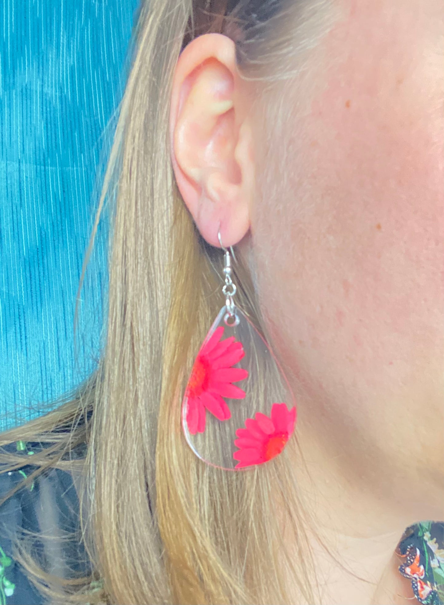 Red Real Flower Daisy Dangle Earrings